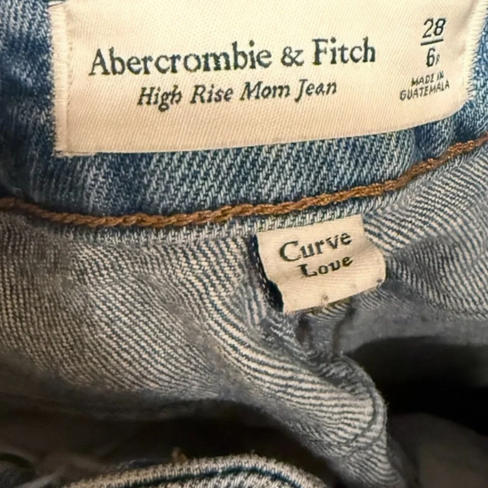Abercrombie & Fitch High Rise Mom Jean Curve Love Jeans Medium Wash size 28/6 - Picture 3 of 4